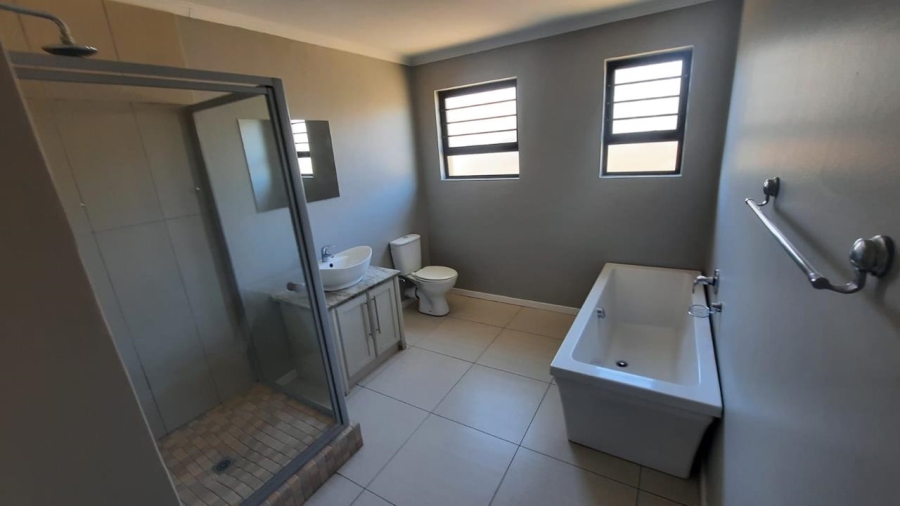 To Let 3 Bedroom Property for Rent in Hillside Free State